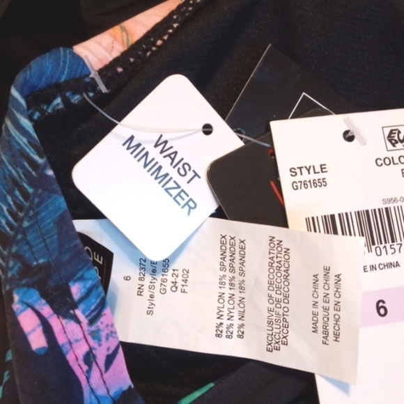 ISLAND ESCAPE MACYS BLACK FLORAL TIERED REMOVABLE STRAPS TANKINI TOP SIZE 6 NWT - Picture 7 of 7